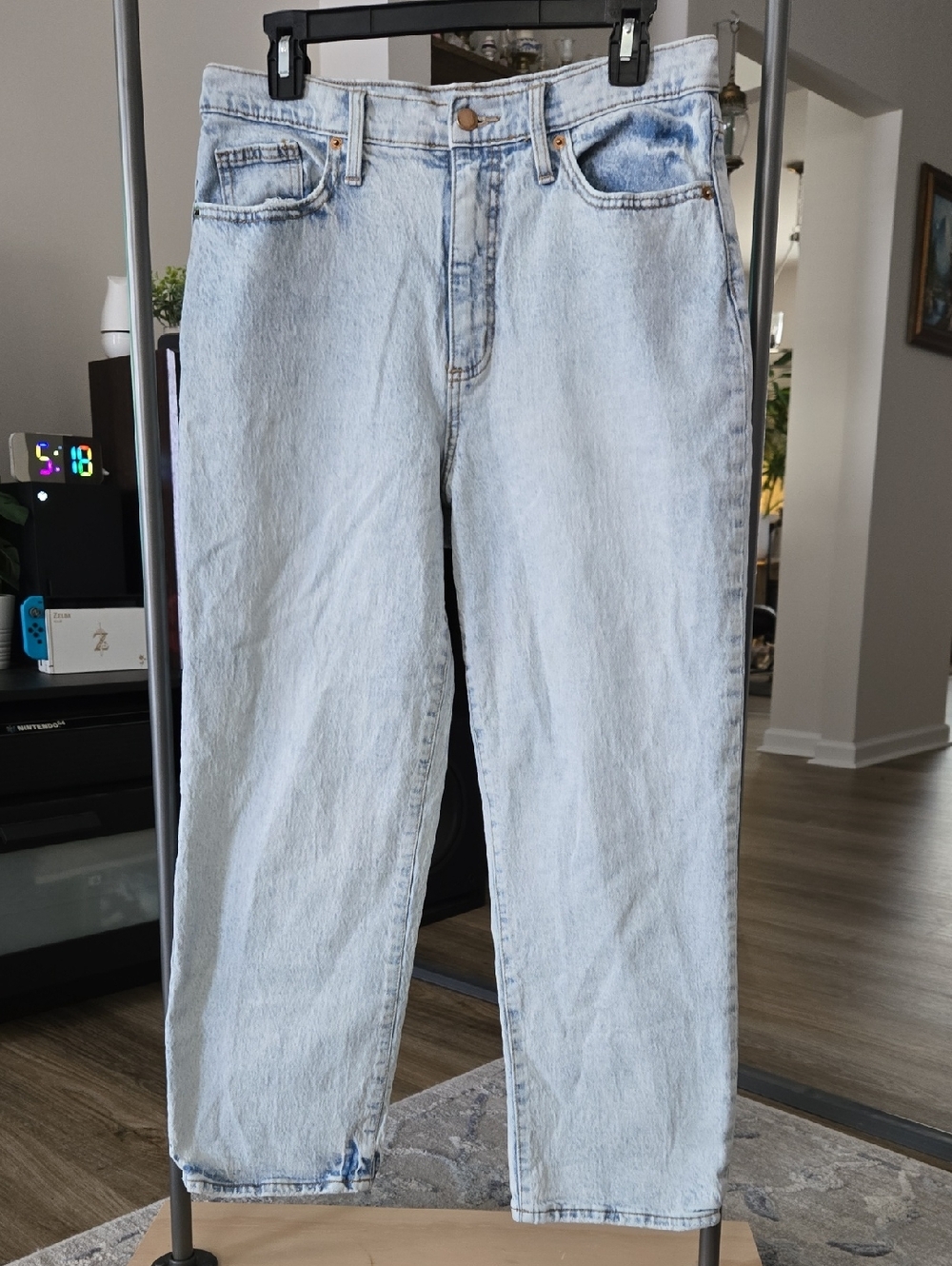 Universal Thread Light Wash Straight Leg Women’s Jeans
